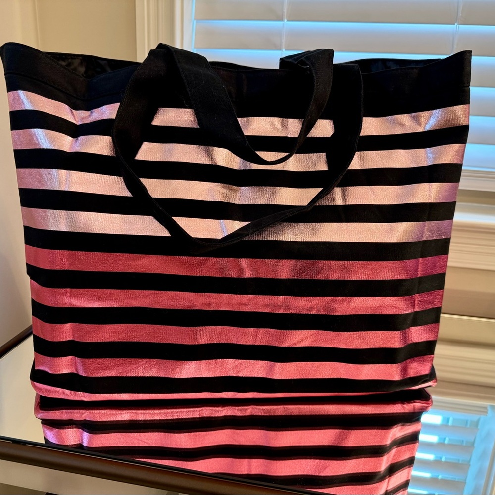 NWT Limited Edition Victoria's Secret Rose Metallic Tote - Picture 5 of 10